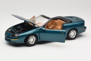 Chevrolet Camaro Z28 Cabriolet Verde American Muscle 1:18 7231D0 Metal - imagem 2 de 8