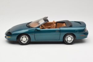 Chevrolet Camaro Z28 Cabriolet Verde American Muscle 1:18 7231D0 Metal - imagem 4 de 8