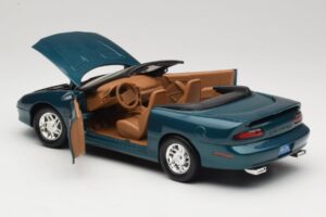 Chevrolet Camaro Z28 Cabriolet Verde American Muscle 1:18 7231D0 Metal - imagem 5 de 8