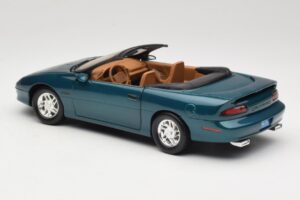 Chevrolet Camaro Z28 Cabriolet Verde American Muscle 1:18 7231D0 Metal - imagem 7 de 8