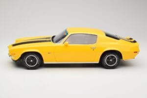 Chevrolet Camaro Z28 RS Daytona Yellow Otto 1:12 G085 Resina - imagem 3 de 6