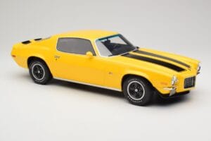 Chevrolet Camaro Z28 RS Daytona Yellow Otto 1:12 G085 Resina - imagem 4 de 6