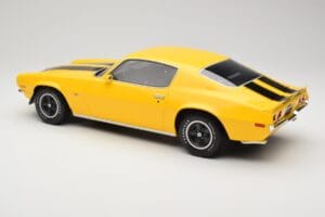 Chevrolet Camaro Z28 RS Daytona Yellow Otto 1:12 G085 Resina - imagem 5 de 6