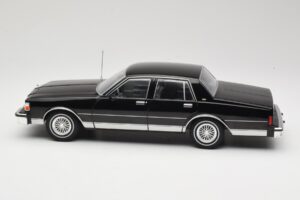 Chevrolet Caprice Preto MCG 1:18 MCG18113 Metal - imagem 3 de 6