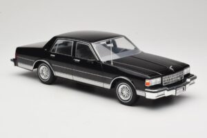 Chevrolet Caprice Preto MCG 1:18 MCG18113 Metal - imagem 4 de 6