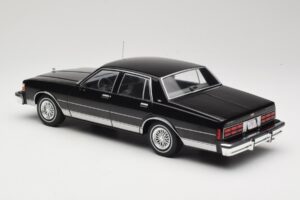 Chevrolet Caprice Preto MCG 1:18 MCG18113 Metal - imagem 5 de 6