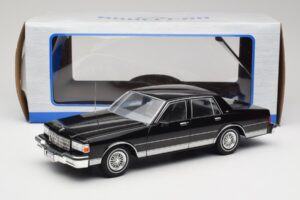 Chevrolet Caprice Preto MCG 1:18 MCG18113 Metal - imagem 6 de 6