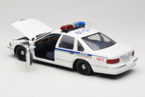 Chevrolet Caprice Canadá Polícia UT Models 1:18 21023 Metal - imagem 5 de 8