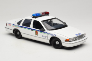 Chevrolet Caprice Canadá Polícia UT Models 1:18 21023 Metal - imagem 6 de 8