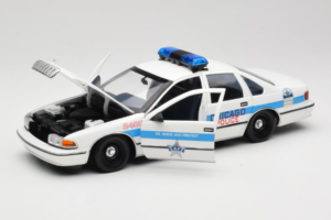 Chevrolet Caprice Chicago Polícia UT Models 1:18 180142096 Metal - imagem 2 de 8