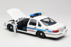 Chevrolet Caprice Chicago Polícia UT Models 1:18 180142096 Metal - imagem 5 de 8