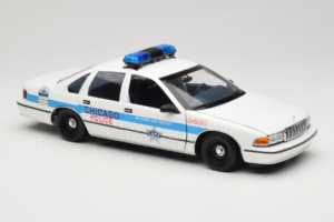 Chevrolet Caprice Chicago Polícia UT Models 1:18 180142096 Metal - imagem 6 de 8
