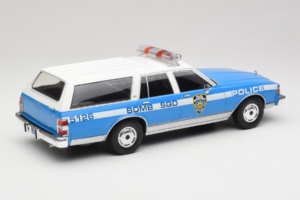 Chevrolet Caprice Estate Wagon NYPD MCG 1:18 MCG18477 Metal - imagem 2 de 6