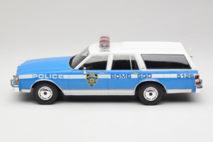 Chevrolet Caprice Estate Wagon NYPD MCG 1:18 MCG18477 Metal - imagem 3 de 6