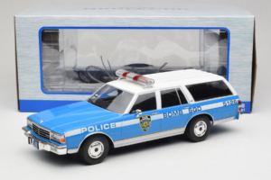 Chevrolet Caprice Estate Wagon NYPD MCG 1:18 MCG18477 Metal - imagem 6 de 6