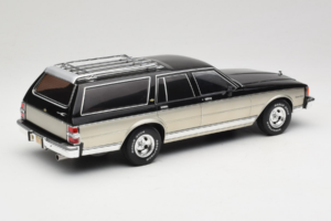 Chevrolet Caprice Estate Wagon Prateado & Cinzento MCG 1:18 MCG18478 Metal - imagem 2 de 6