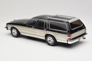 Chevrolet Caprice Estate Wagon Prateado & Cinzento MCG 1:18 MCG18478 Metal - imagem 5 de 6