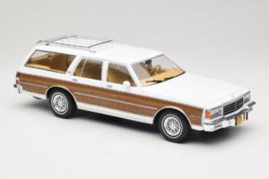 Chevrolet Caprice Estate Wagon Branco MCG 1:18 MCG18475 Metal - imagem 4 de 6