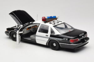 Chevrolet Caprice Glendale Polícia UT Models 1:18 21026 Metal - imagem 5 de 8