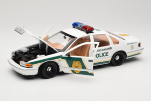Chevrolet Caprice Metro Dade Polícia UT Models 1:18 21024 Metal - imagem 2 de 8