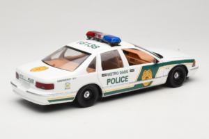 Chevrolet Caprice Metro Dade Polícia UT Models 1:18 21024 Metal - imagem 3 de 8
