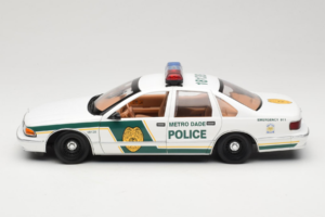 Chevrolet Caprice Metro Dade Polícia UT Models 1:18 21024 Metal - imagem 4 de 8