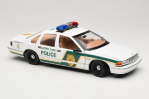 Chevrolet Caprice Metro Dade Polícia UT Models 1:18 21024 Metal - imagem 6 de 8