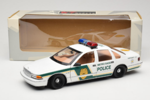 Chevrolet Caprice Metro Dade Polícia UT Models 1:18 21024 Metal - imagem 8 de 8