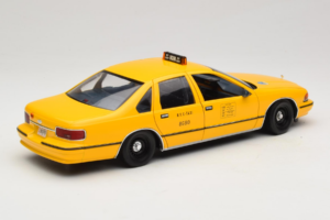 Chevrolet Caprice NYC Táxi UT Models 1:18 180142095 Metal - imagem 3 de 8
