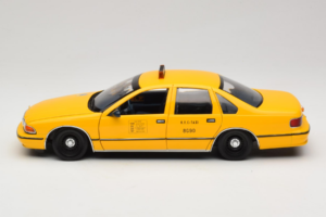 Chevrolet Caprice NYC Táxi UT Models 1:18 180142095 Metal - imagem 4 de 8