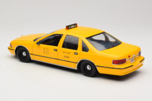 Chevrolet Caprice NYC Táxi UT Models 1:18 180142095 Metal - imagem 7 de 8