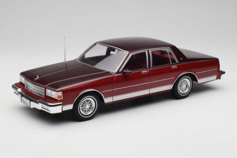 Chevrolet Caprice Vermelho Metálico MCG 1:18 MCG18361 Metal