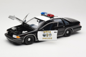Chevrolet Caprice Califórnia Polícia UT Models 1:18 180142098 Metal - imagem 2 de 8
