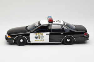 Chevrolet Caprice Califórnia Polícia UT Models 1:18 180142098 Metal - imagem 4 de 8