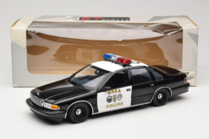 Chevrolet Caprice Califórnia Polícia UT Models 1:18 180142098 Metal - imagem 8 de 8