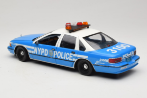 Chevrolet Caprice Nova Iorque Polícia UT Models 1:18 180142097 Metal - imagem 5 de 8