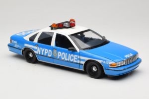 Chevrolet Caprice Nova Iorque Polícia UT Models 1:18 180142097 Metal - imagem 6 de 8