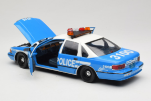Chevrolet Caprice Nova Iorque Polícia UT Models 1:18 180142097 Metal - imagem 7 de 8