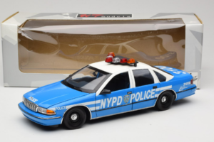 Chevrolet Caprice Nova Iorque Polícia UT Models 1:18 180142097 Metal - imagem 8 de 8