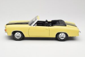 Chevrolet Chevelle SS 454 Amarelo Maisto 1:18 531890 Metal - imagem 4 de 8