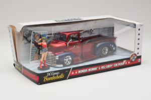 Chevrolet COE Pickup Wonder Woman With Figure Metals Diecast 1:24 30453 Metal - imagem 2 de 3