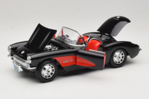 Chevrolet Corvette C1 Preto & Vermelho Bburago 1:18 3034-M1 Metal - imagem 2 de 8