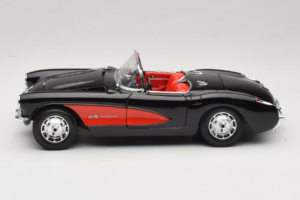 Chevrolet Corvette C1 Preto & Vermelho Bburago 1:18 3034-M1 Metal - imagem 4 de 8