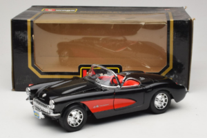Chevrolet Corvette C1 Preto & Vermelho Bburago 1:18 3034-M1 Metal - imagem 8 de 8