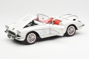 Chevrolet Corvette C1 Spider Hard Top Snowcrest Branco AUTOart 1:18 71147 Metal - imagem 2 de 8