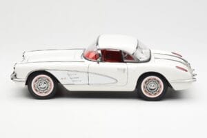 Chevrolet Corvette C1 Spider Hard Top Snowcrest Branco AUTOart 1:18 71147 Metal - imagem 4 de 8