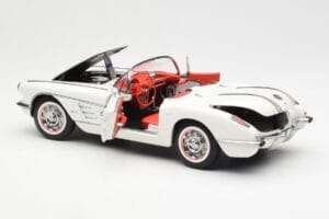 Chevrolet Corvette C1 Spider Hard Top Snowcrest Branco AUTOart 1:18 71147 Metal - imagem 5 de 8