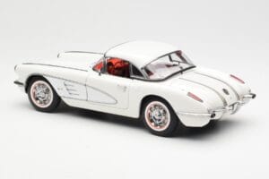 Chevrolet Corvette C1 Spider Hard Top Snowcrest Branco AUTOart 1:18 71147 Metal - imagem 7 de 8