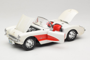 Chevrolet Corvette C1 Branco & Vermelho Bburago 1:18 3024-M3 Metal - imagem 2 de 8