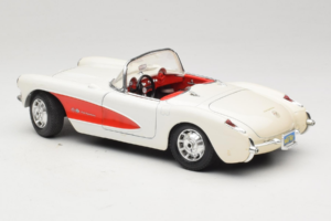 Chevrolet Corvette C1 Branco & Vermelho Bburago 1:18 3024-M3 Metal - imagem 7 de 8